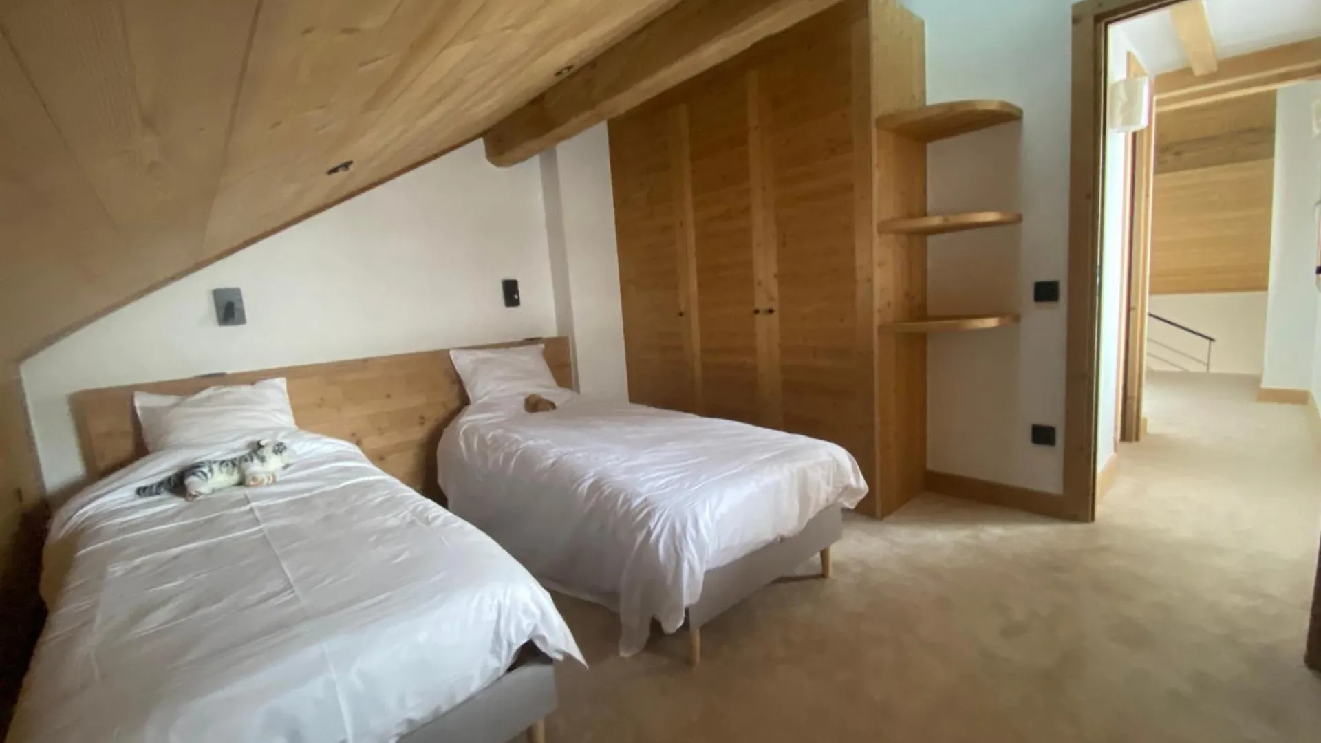 Meribel, Appartement En Duplex Ski Aux Pieds Refait A Neuf Les Allues 0*,  Francia